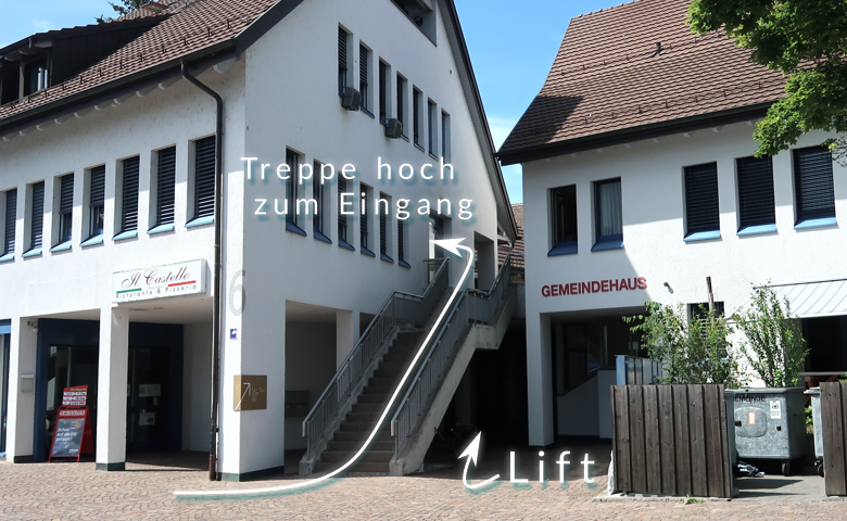 Treppe zum Eingang